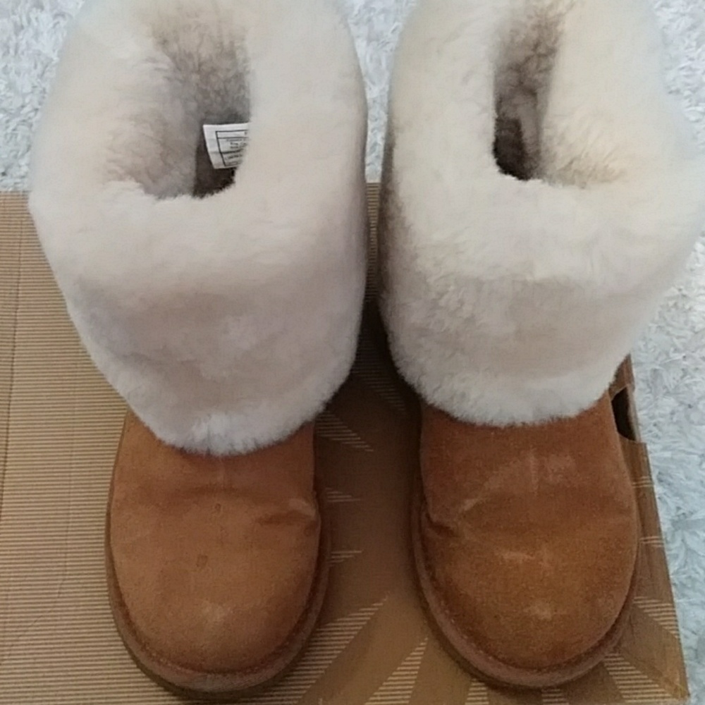 Uggs - Picture 2 of 4